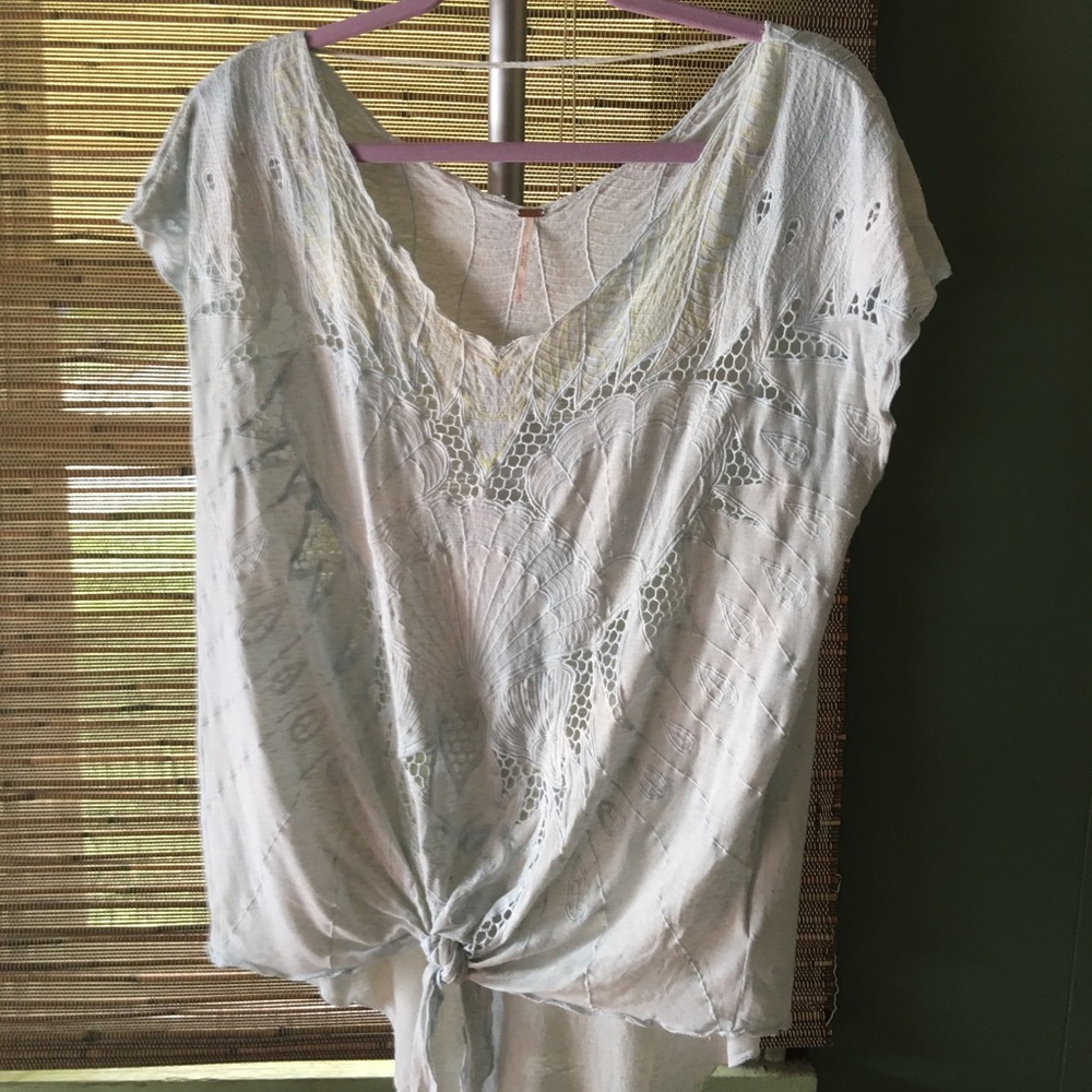 🎉EUC- Free People Shells/Fan Pattern/Leaf Top